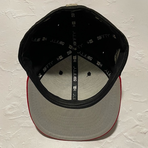 Used New Era fitted Toronto Raptors hat with retro logo. Size 7 1/4. 8/10. - Picture 2 of 3